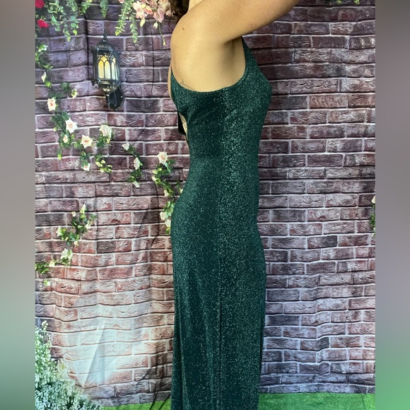 Slinky Shimmer Cross-Back Emerald Gown - Picture 5 of 5
